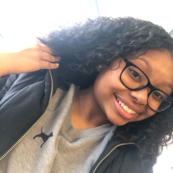 Meet your Posher, Kayla - Picture 1 of 1